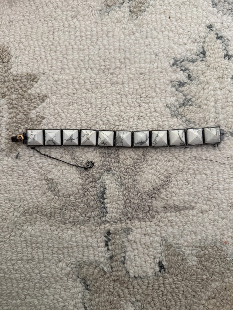 Henri Bendel White Marble Pyramid Stud Bracelet With Dark Metal Chain 50$